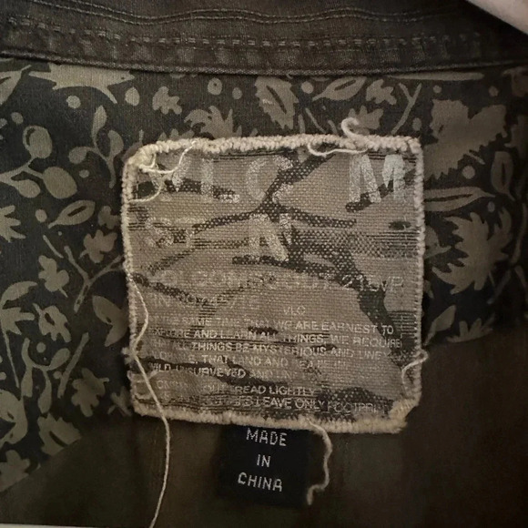 AFFLICTION ~ Men’s button up short sleeve distressed look shirt size L - Picture 3 of 9